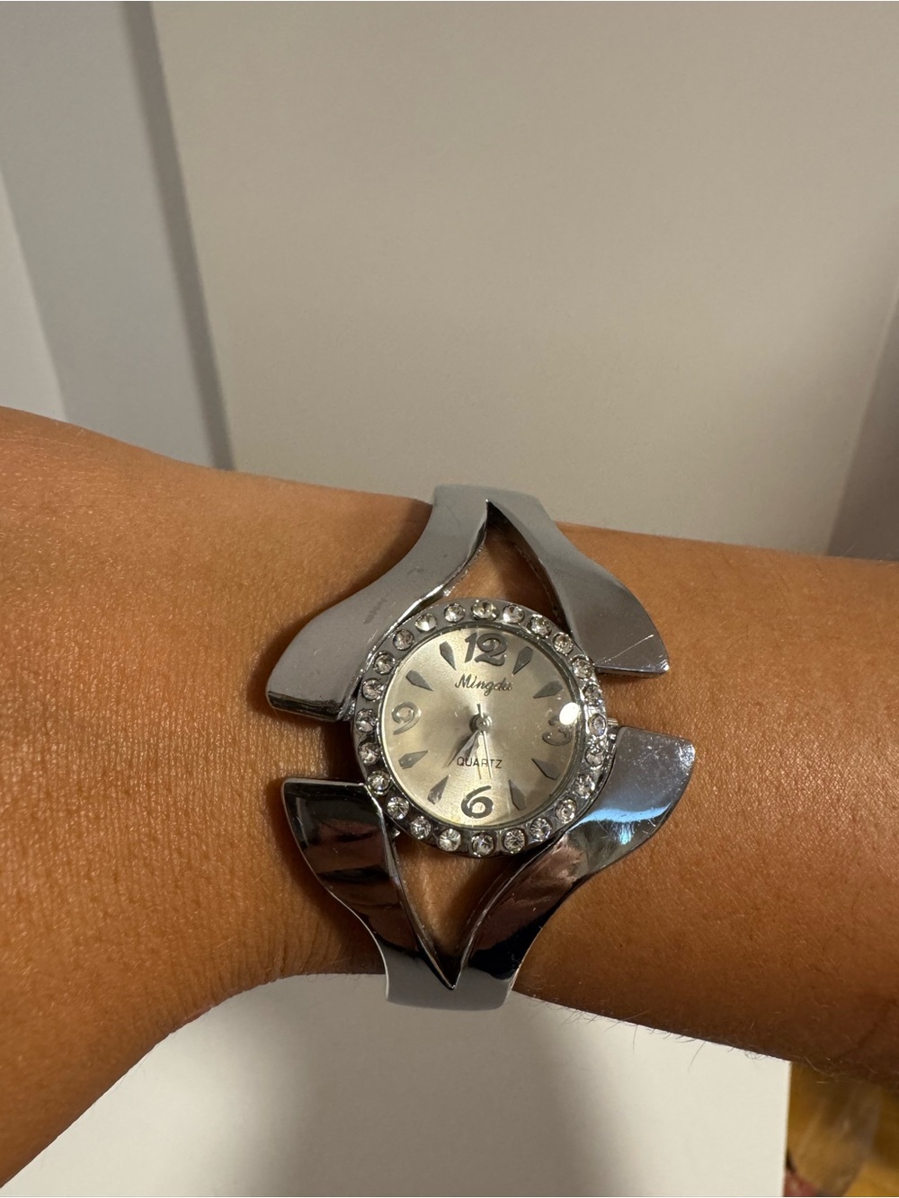 watch - Picture 2 of 6